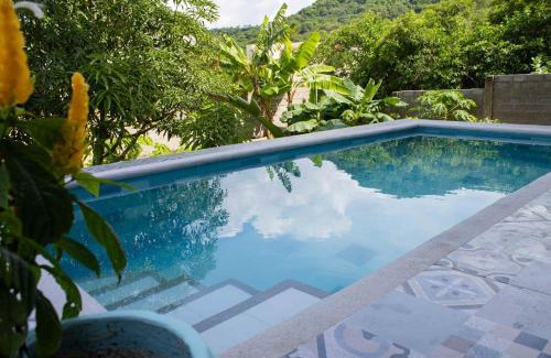 Santa Veronica House | Bachue kite wing and house