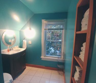 East Bayside Apartment | Discover Family-Friendly Comfort at Back Cove Views