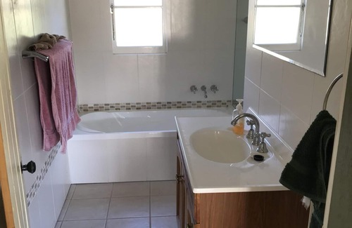 Quipolly Other | Inviting Back Creek Farm Cottage with Breakfast & Kitchenette