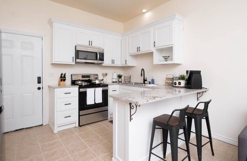 Amarillo House | Serene Back House Oasis with Spa & Breakfast for 4