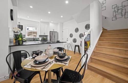 Jasper Place House | Back in Black | Hot Tub | 10 min to WEM | King Bed