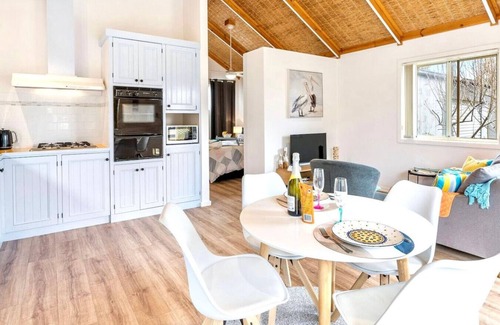 Victor Harbor Cabin | Discover Back 'O' Burke: A Hidden Gem with Pool & Kitchen