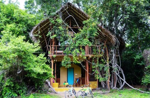 Dambulla Cabin | Back of Beyond - Wild Haven: Guest Rated 9/10 with Cozy Amenities