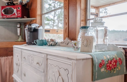 Piney Cabin | Cozy Lake View Retreat on Lake Hamilton - Guest Rated 9.8