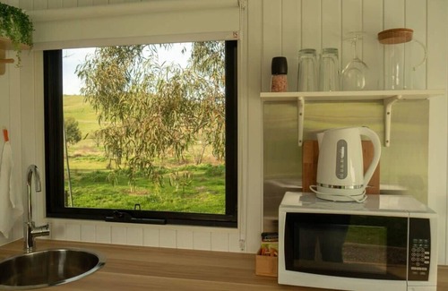 Gundagai House | Pet-Friendly Back Station Creek Retreat - Guest Rated 10/10