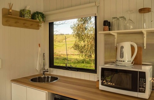 Gundagai House | Pet-Friendly Back Station Creek Retreat - Guest Rated 10/10