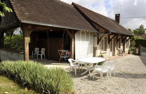 Montigny-les-Monts House | Back to Basics: Family-Friendly Stay with Spa & Breakfast