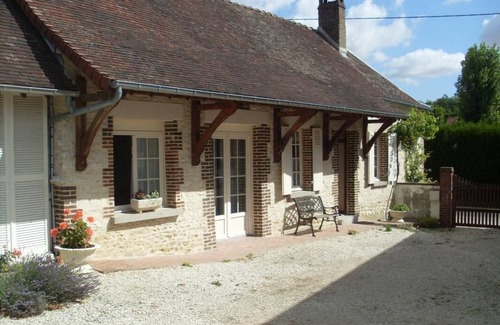 Montigny-les-Monts House | Back to Basics: Family-Friendly Stay with Spa & Breakfast