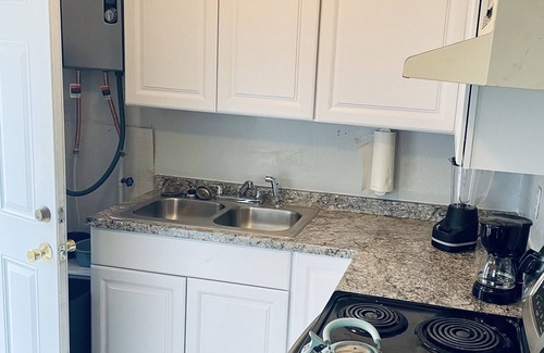 Ensley Cottage | Cozy Back to Emerald: Pet-Friendly Stay Near the Coast