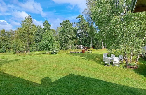 Ullared House | Nature Retreat: Villa with Lake Views for Up to 10 Guests