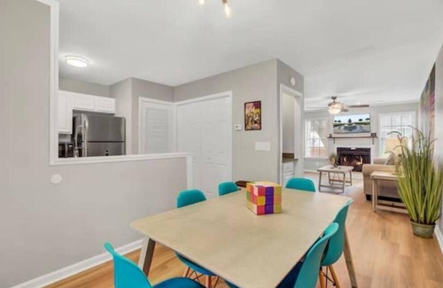 North Charleston House | Retro Escape: Walkable to Bars with Family-Friendly Vibes
