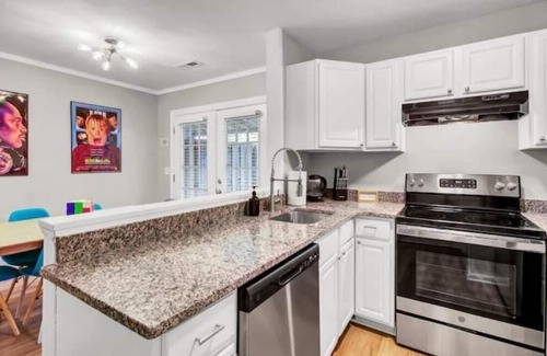 North Charleston House | Retro Escape: Walkable to Bars with Family-Friendly Vibes