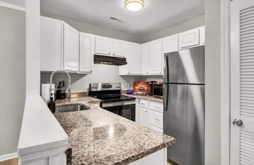 North Charleston House | Retro Escape: Walkable to Bars with Family-Friendly Vibes