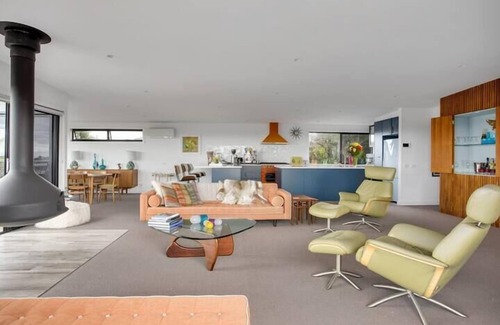 Portsea House | Elegant Portsea Home with Heated Pool and Ocean Views