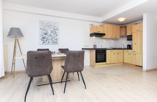 Bensersiel Apartment | Oceanfront Retreat at Backboard - House Harbor View
