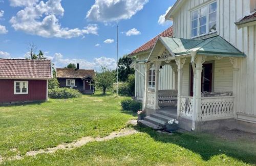 Falkoping House | Discover Backgårdens Timmerstuga: Family-Friendly Retreat