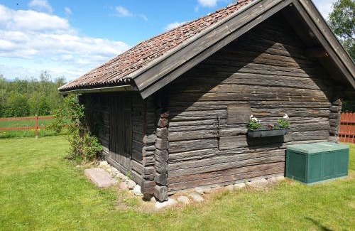 Tallberg Apartment | Explore Backhansgården I Plintsberg: Family-Friendly Stay