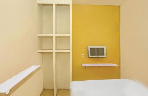Bekasi Bed & Breakfast | Cozy Backpacker Homestay Cibubur with Breakfast Included