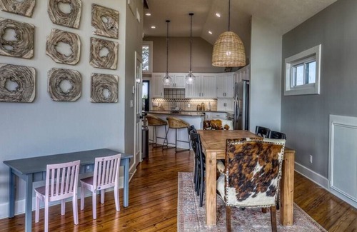 Brenham House | Scenic Getaway Near Brenham & Round Top with Breakfast