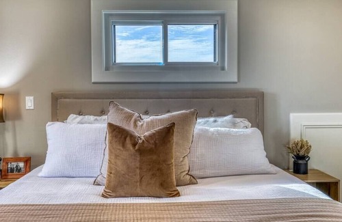 Brenham House | Scenic Getaway Near Brenham & Round Top with Breakfast