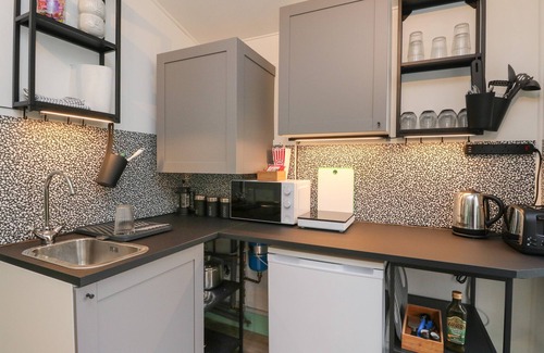 Pitlochry House | Backstage: Family-Friendly Cottage in Pitlochry with Kitchen