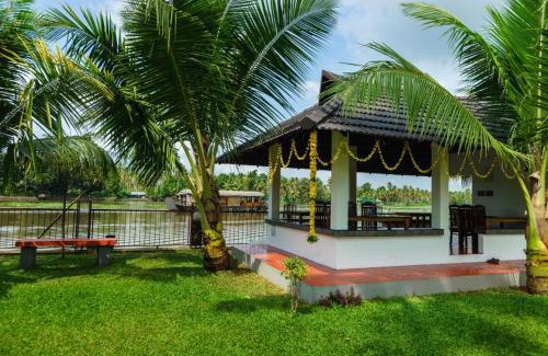 Andhakaranazhy Bed & Breakfast | Inviting Backwater Brook: Family-Friendly with Pool Access
