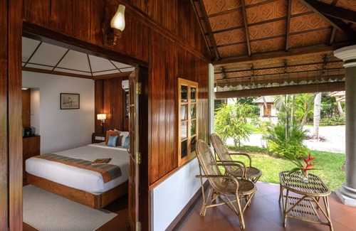 Kumarakom Hotel | Relaxing Retreat at Backwater Ripples with Pool & Spa