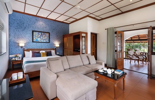 Kumarakom Hotel | Relaxing Retreat at Backwater Ripples with Pool & Spa