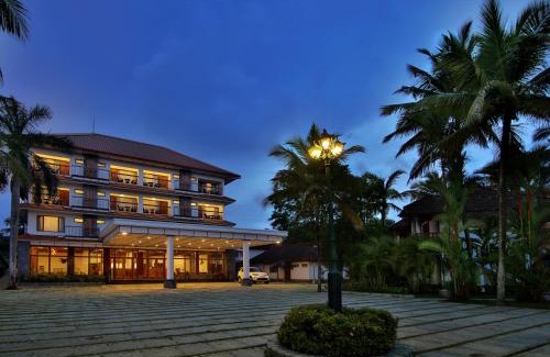 Kumarakom Resort | Elegant Retreat at Backwater Ripples Kumarakom with Spa & Pool