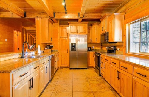 Duck Creek Village Cabin | Unforgettable Backwoods Bonanza Cabin with Hot Tub & Breakfast