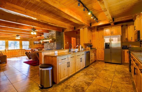 Duck Creek Village Cabin | Unforgettable Backwoods Bonanza Cabin with Hot Tub & Breakfast