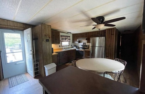 Crivitz Cabin | Backwoods Hideaway: Family-Friendly Retreat with Breakfast