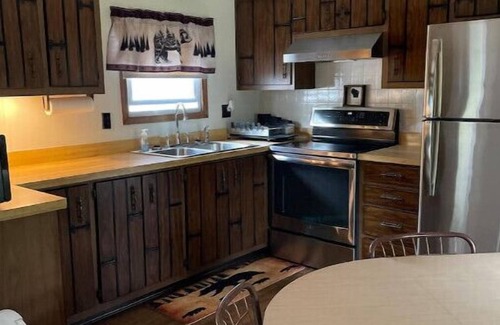 Crivitz Cabin | Backwoods Hideaway: Family-Friendly Retreat with Breakfast