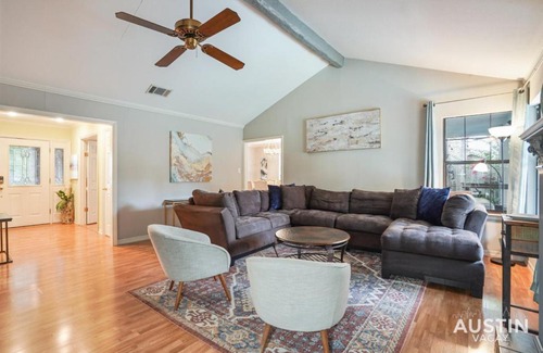 Austin House | Family-Friendly Retreat with Private Pool – Backyard Bliss