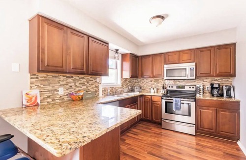 Austin House | Inviting Backyard Oasis in South Austin - Family Friendly Stay