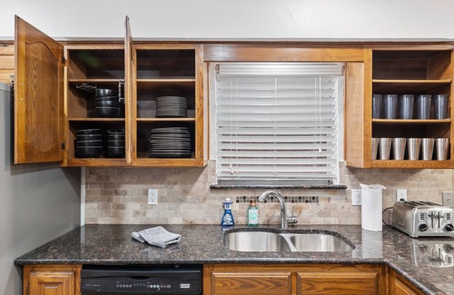 Richardson House | Inviting Oasis with Pool, Spa & Game Room - Top Rated Stay