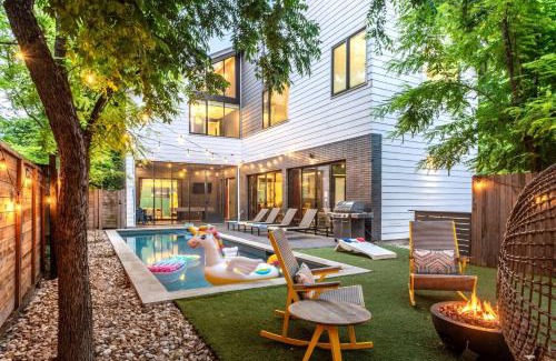 East Cesar Chavez House | Inviting Backyard Pool Oasis near Rainey Street