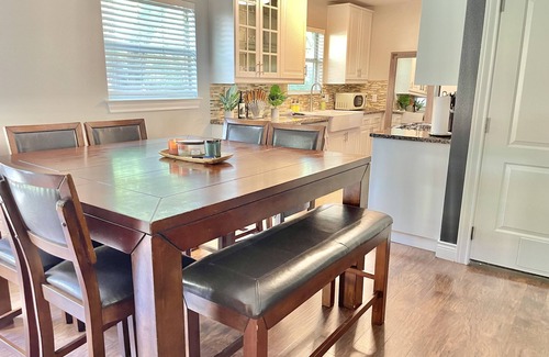 South Manchaca House | Relaxing Spa Oasis: Hot Tub, Sauna & Close to Downtown!