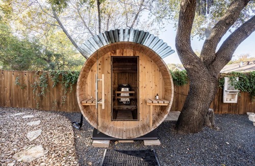 South Manchaca House | Relaxing Spa Oasis: Hot Tub, Sauna & Close to Downtown!