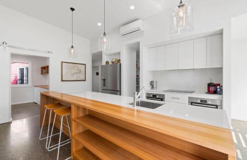 Tomakin House | Bada Bliss: Family-Friendly Retreat for Unforgettable Getaways