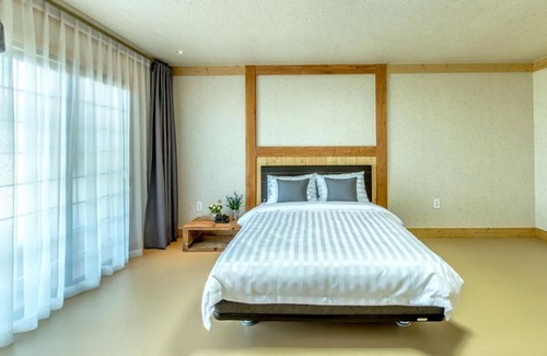 Pyoseon House | Oceanfront Escape at Bada Maru Pension - Rated 8/10
