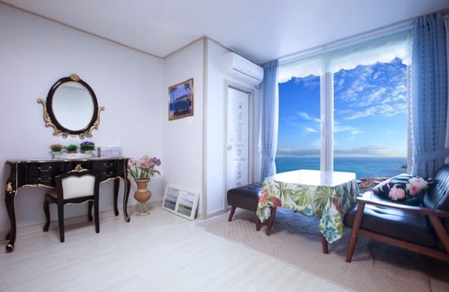 Jumunjin-eup Apartment | Scenic BADABODA House with Breathtaking Sea Views