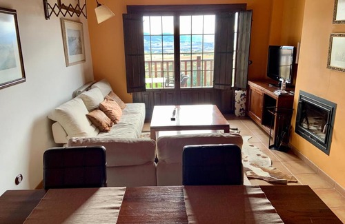Badaguas Apartment | Inviting Badaguás Duplex: Family-Friendly Retreat in Pirineo