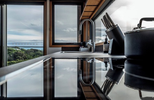 Coles Bay House | Oceanfront Retreat with Spa & Exceptional 10/10 Guest Rating