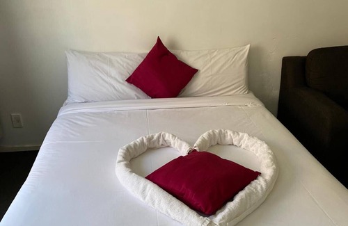 Fenton Street Hotel | Relax at Baden Lodge Motel with Spa and Family Amenities