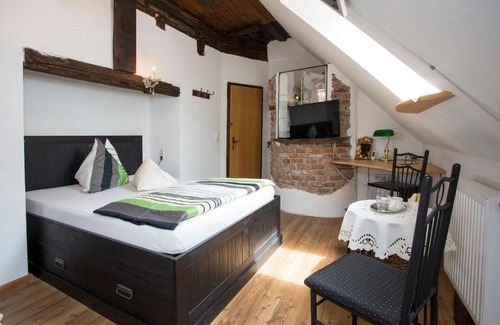 Bruck an der Mur Hotel | Discover Baderhaus: Pet-Friendly Stay with Great Ratings