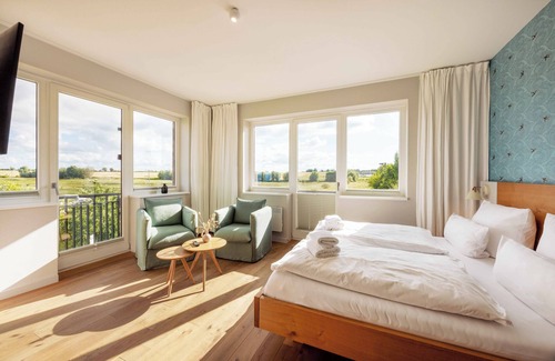 Hohen Wieschendorf Hotel | Unforgettable Stay at Bades Huk Marina Hotel - 10/10 Rated