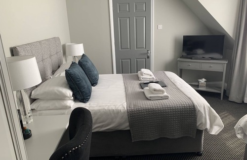 Henley-on-Thames Bed & Breakfast | Discover Badgemore Park B&B & Golf Club with Spa and Dining