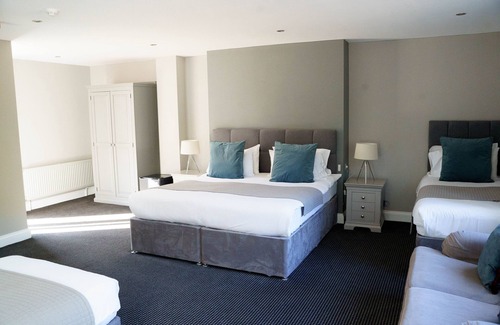 Henley-on-Thames Bed & Breakfast | Discover Badgemore Park B&B & Golf Club with Spa and Dining