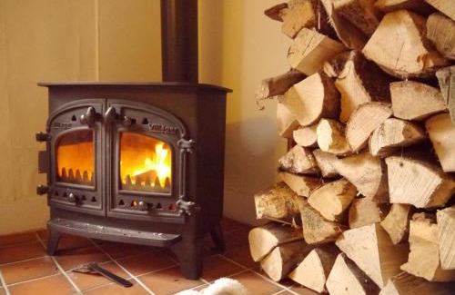 Rendham Apartment | Family-Friendly Retreat at Badger Cottage, Alde Garden